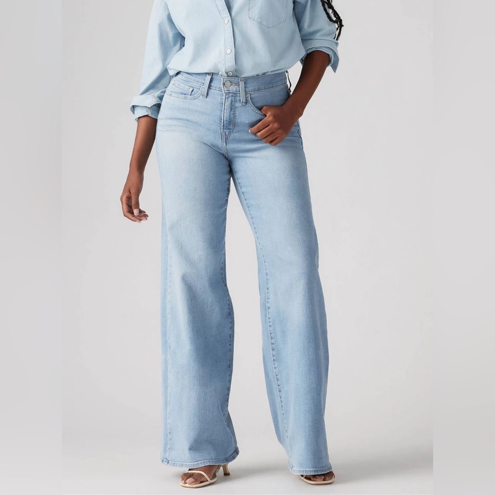 Levi's Women’s 318 Shaping Wide Leg Jeans